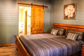 4 bedrooms, WiFi, bed sheets - 3 Amigos-golf, canyon, RV garage (Williams)