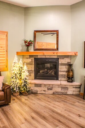 Interior - 3 Amigos-golf, canyon, RV garage (Williams)