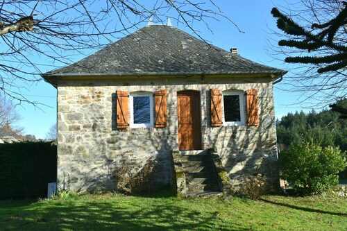 Air-conditioned country cottage with a large yard in Gimel-les-Cascades