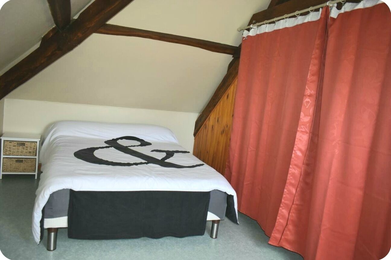 1 chambre, fer et planche à repasser, draps fournis