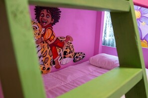 6 bedrooms, desk, iron/ironing board, WiFi