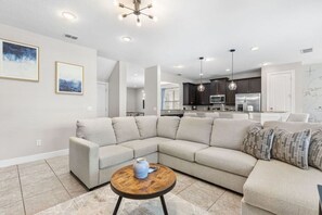 TV - Fantastic 6BR Themed Encore Home (Kissimmee)