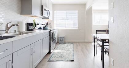 Dog Friendly | Walk to Downtown Gilbert | King Bed