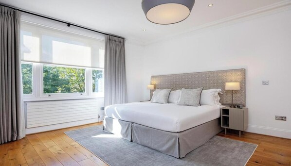 3 soverom, skrivebord, strykejern/-brett og wi-fi (inkludert)