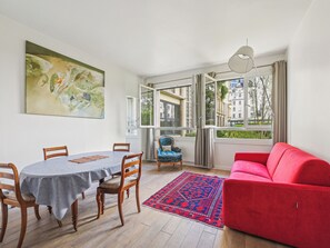 Interior - Branly - Franco Russe 1bdr, B'Your Home (Paris)