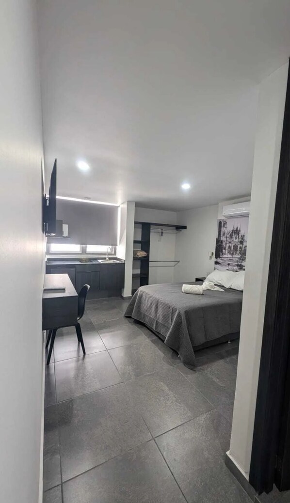 1 bedroom, desk, free WiFi