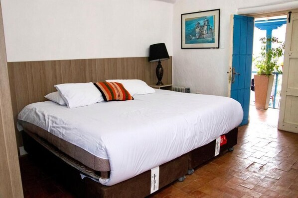 1 bedroom, bed sheets