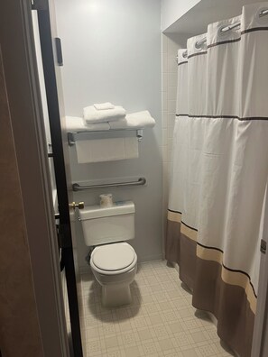 Deluxe Double Room | Bathroom | Combined shower/tub, hair dryer, towels, soap