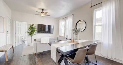 Cozy 2 Bedroom Downtown Milwaukee Apartment