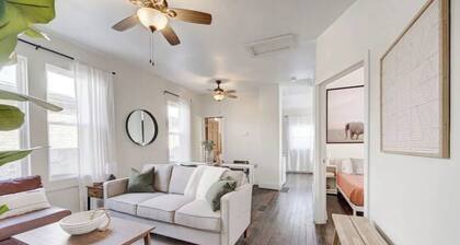 Cozy 2 Bedroom Downtown Milwaukee Apartment