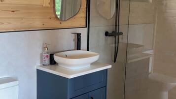 Cottage | Bathroom | Shower