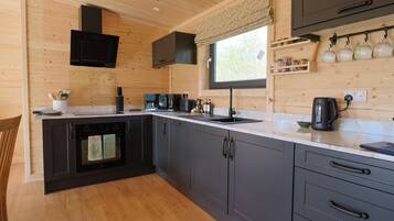 Cookware/dishes/utensils