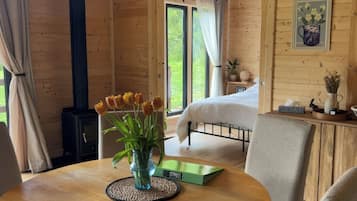 Cottage | Dining