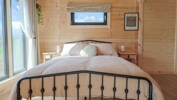 2 bedrooms, individually decorated, individually furnished, free WiFi