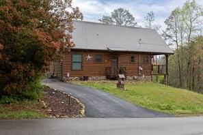 Exterior - Bear's Den Cabin in the Smokies! (Sevierville)