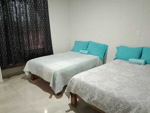 Phòng đôi tiện nghi đơn giản | Truy cập Internet không dây miễn phí, bộ trải giường 