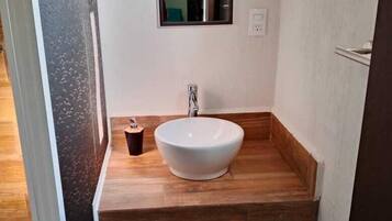 Dobbeltrom – comfort | Bad | Dusj, håndklær, såpe og sjampo