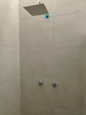 Classic Double Room | Bathroom - Hotel mi Casa Mata (Morelia)