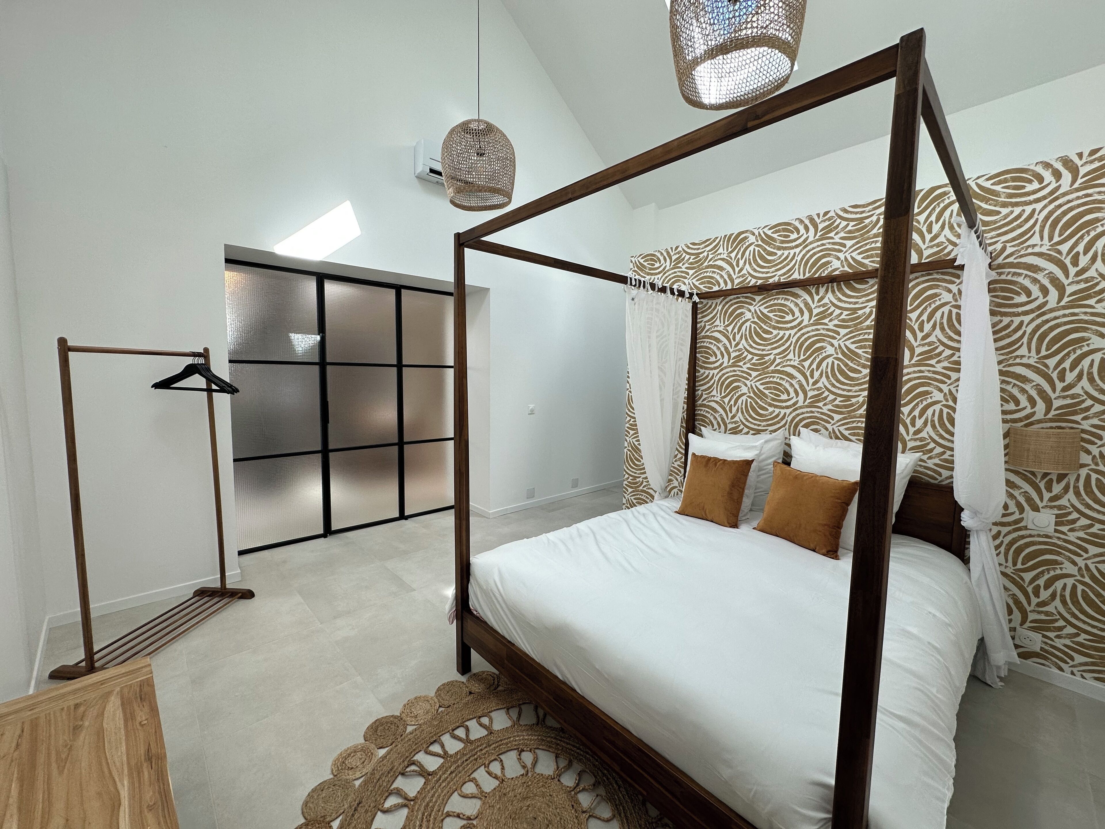 3 chambres, fer et planche à repasser, Wi-Fi, draps fournis