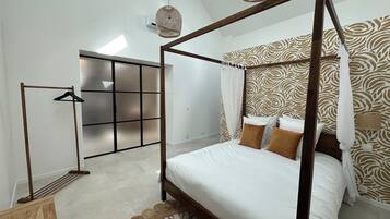 3 habitaciones, tabla de planchar con plancha, wifi y ropa de cama