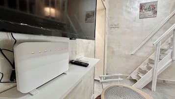 Basic Apartment | Living area