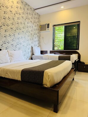 Laptop workspace, free WiFi