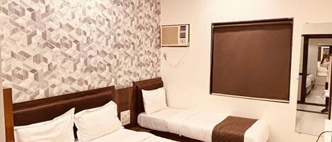 Espacio para trabajar con laptop y wifi gratis