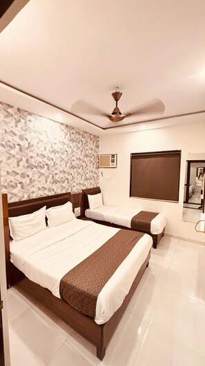 Deluxe Double Room, 1 Double Bed, Garden View | Laptop workspace, free WiFi - Hotel Garden Palace (Mumbai)