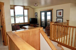 Smart TV, fireplace, DVD player, table football