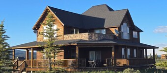 Cove Ct Cabin Island Park Idaho ~Theater room & snowmobile parking ~ Sleeps 18