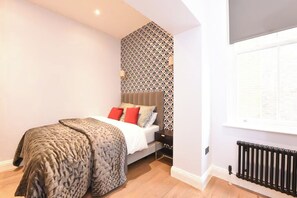 3 chambres, fer et planche à repasser, Wi-Fi, draps fournis