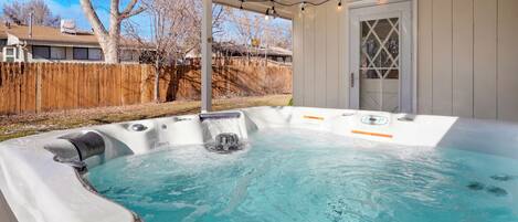 مغطس سبا خارجي