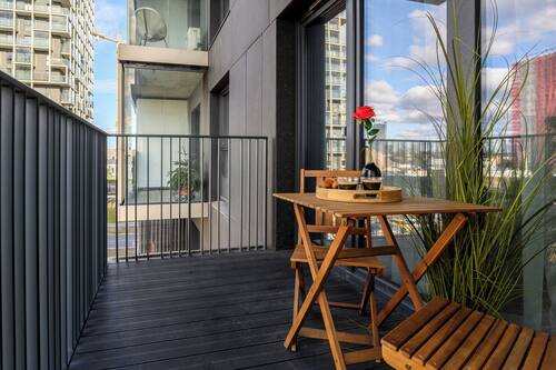 Appartement luxueux, balcon, vue sur la ville | Balcon