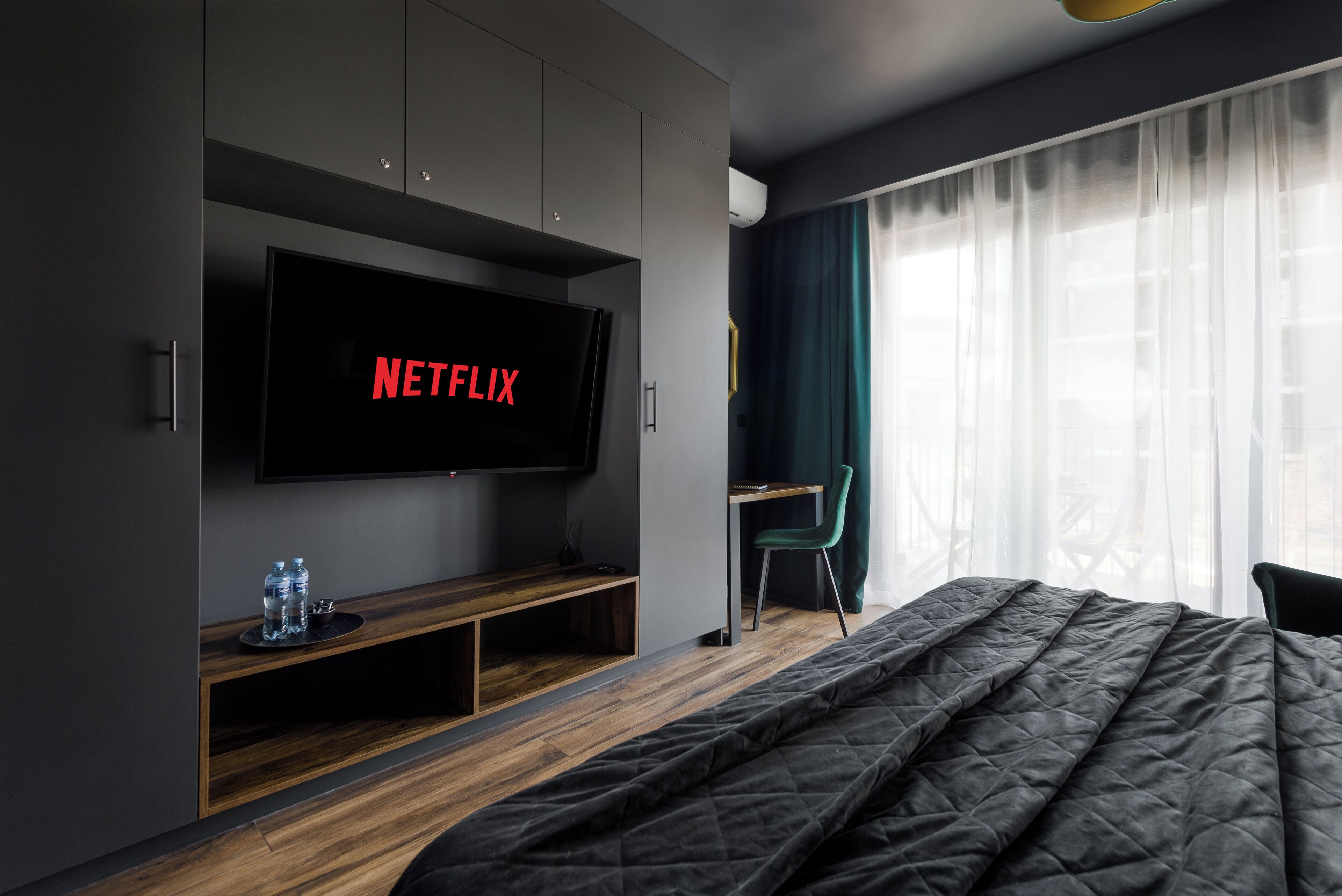 Luksushuoneisto, parveke, kaupunkinäköala | 1 makuuhuone, tallelokero huoneessa, yksilöllisesti sisustettu