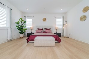 4 bedrooms, desk, iron/ironing board, free WiFi