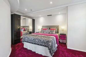 2 habitaciones, decoración personalizada y muebles diferentes 
