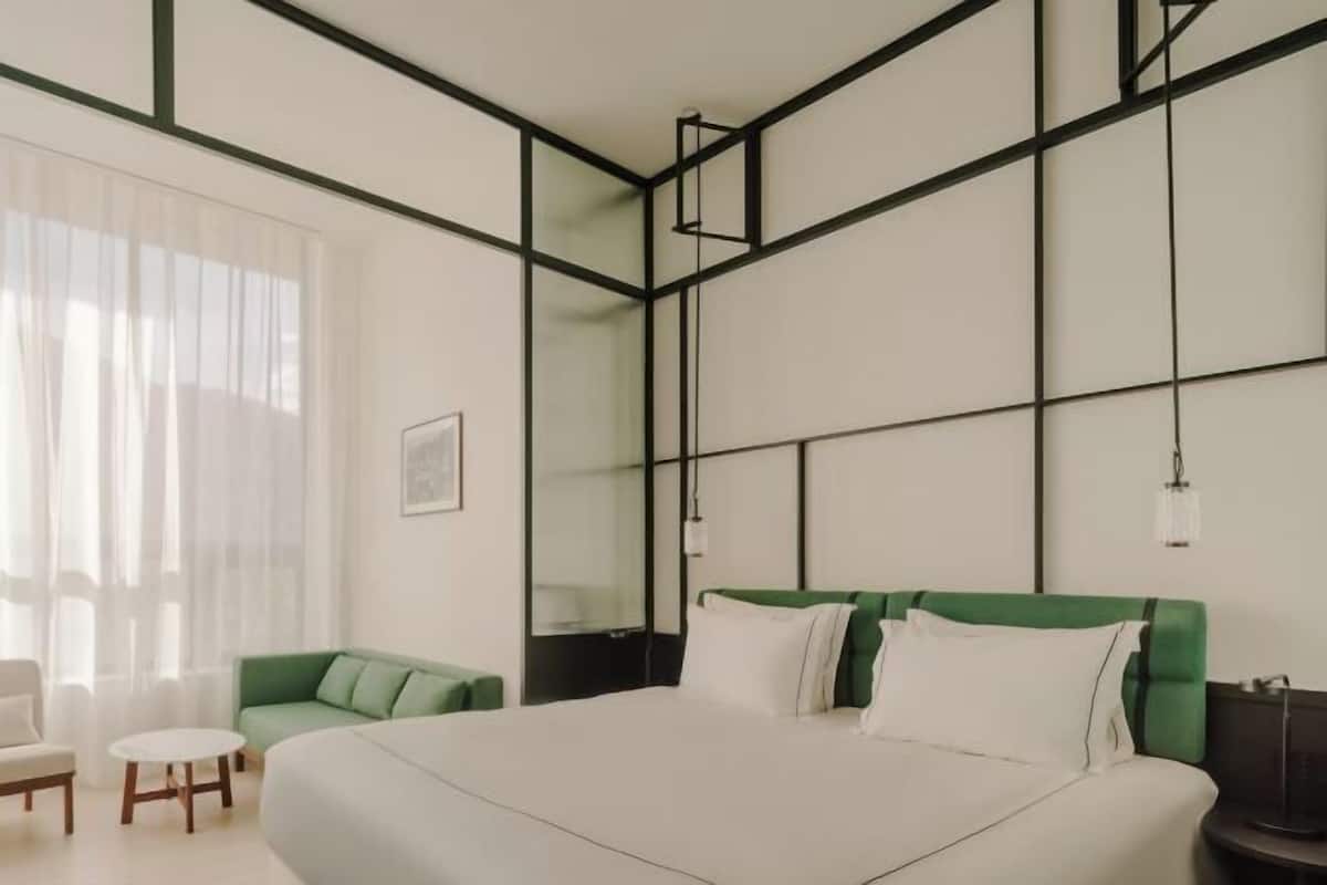 Premium bedding, minibar, in-room safe, desk