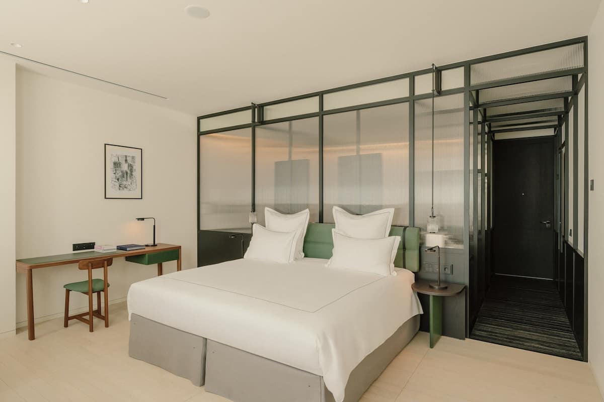 Ropa de cama de alta calidad y minibar