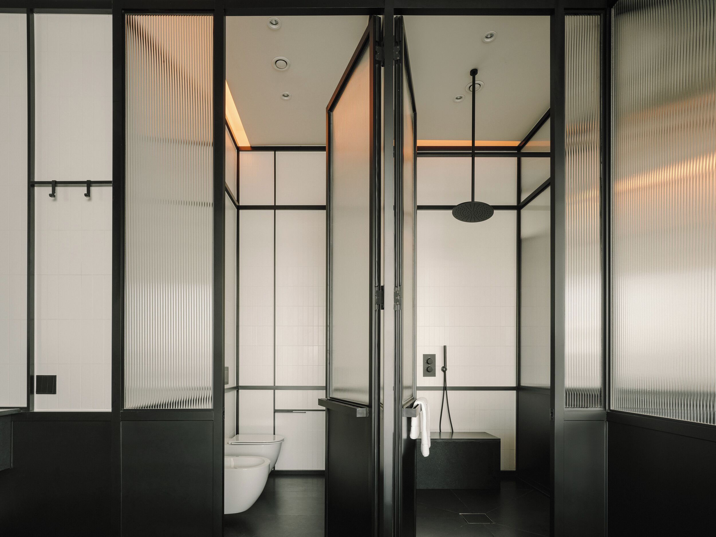 Articles de toilette écologiques, séchoir à cheveux, peignoirs