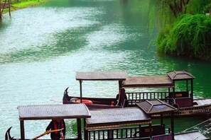 صورة غير مصنفة، 4 من 31، زرّ
