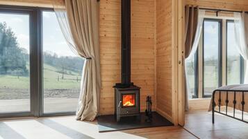 2 bedrooms, individually decorated, individually furnished, free WiFi