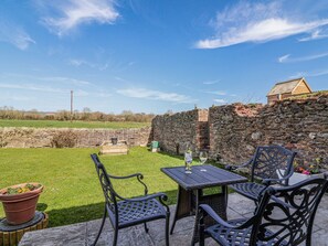 Outdoor dining - The Yarde Annexe (Taunton)