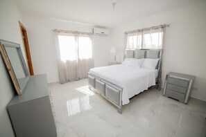 3 bedrooms, iron/ironing board, bed sheets