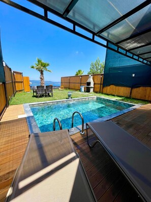 Outdoor pool, a heated pool