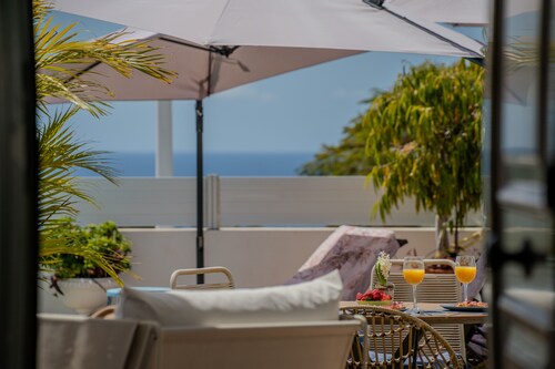 Bungalow apartment with private pool & ocean views in El Madroñal - Costa Adeje