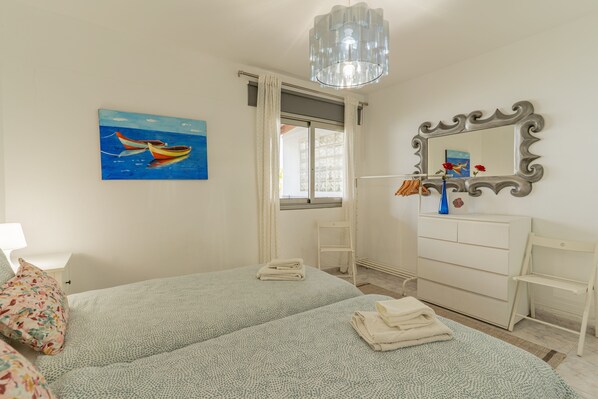 2 bedrooms, iron/ironing board, free WiFi