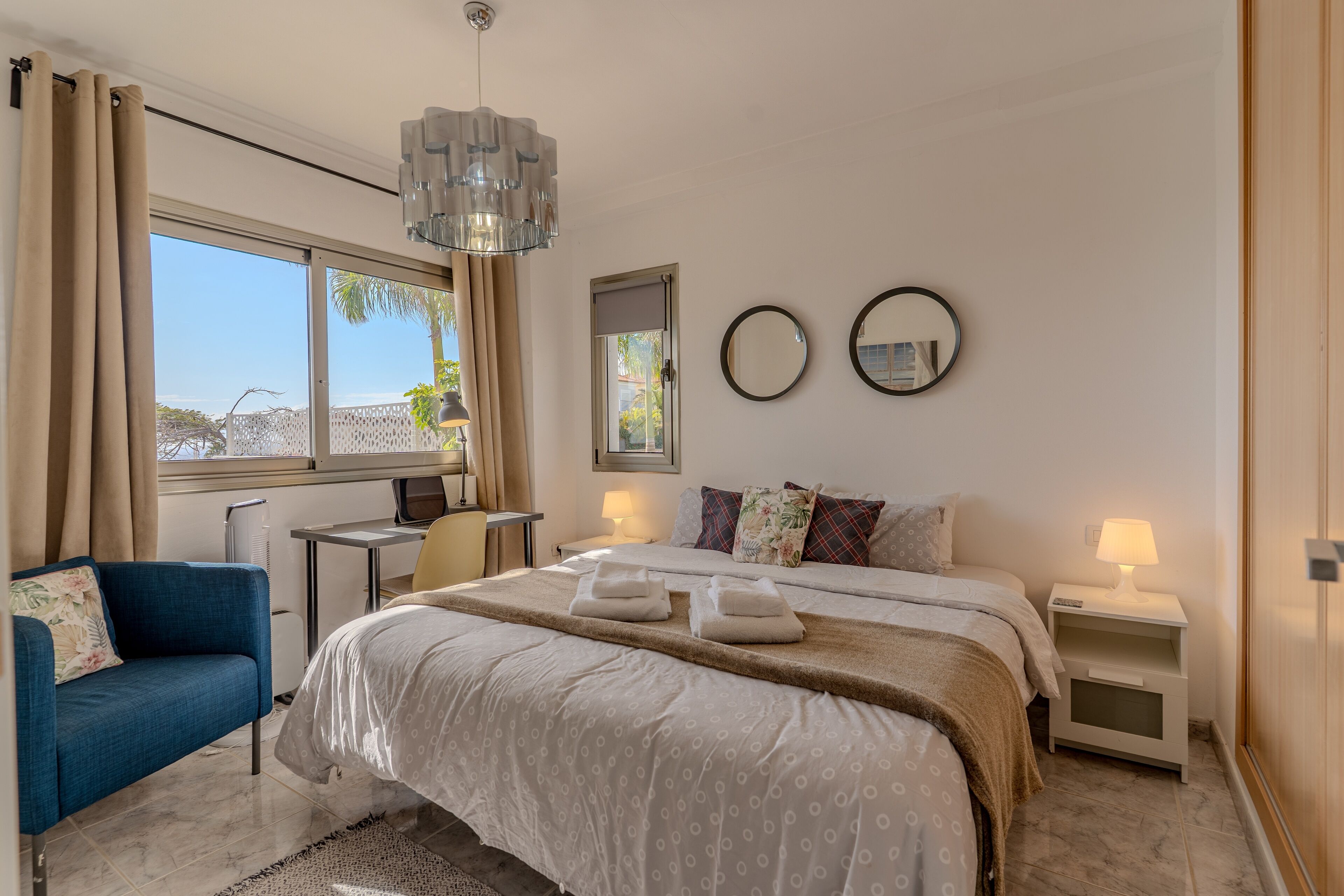 2 soverom, strykejern/-brett og wi-fi (inkludert)