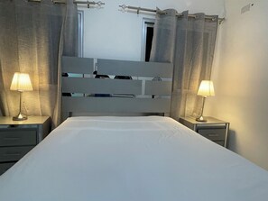3 chambres, fer et planche à repasser, Wi-Fi, draps fournis