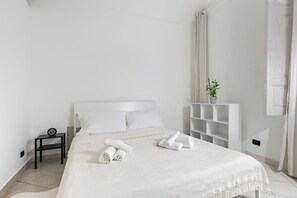 2 bedrooms, iron/ironing board, free WiFi