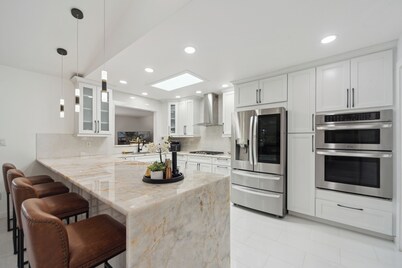 Waterfront Paradise - 2 Lake Views in Prime Location